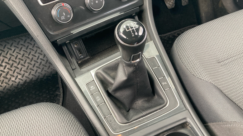 Volkswagen Golf 1.6 TDI SE 5dr [Nav] Diesel Estate